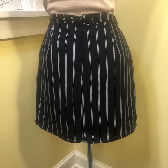 F21 | Navy Striped Mini Skirt - Picture 5 of 7